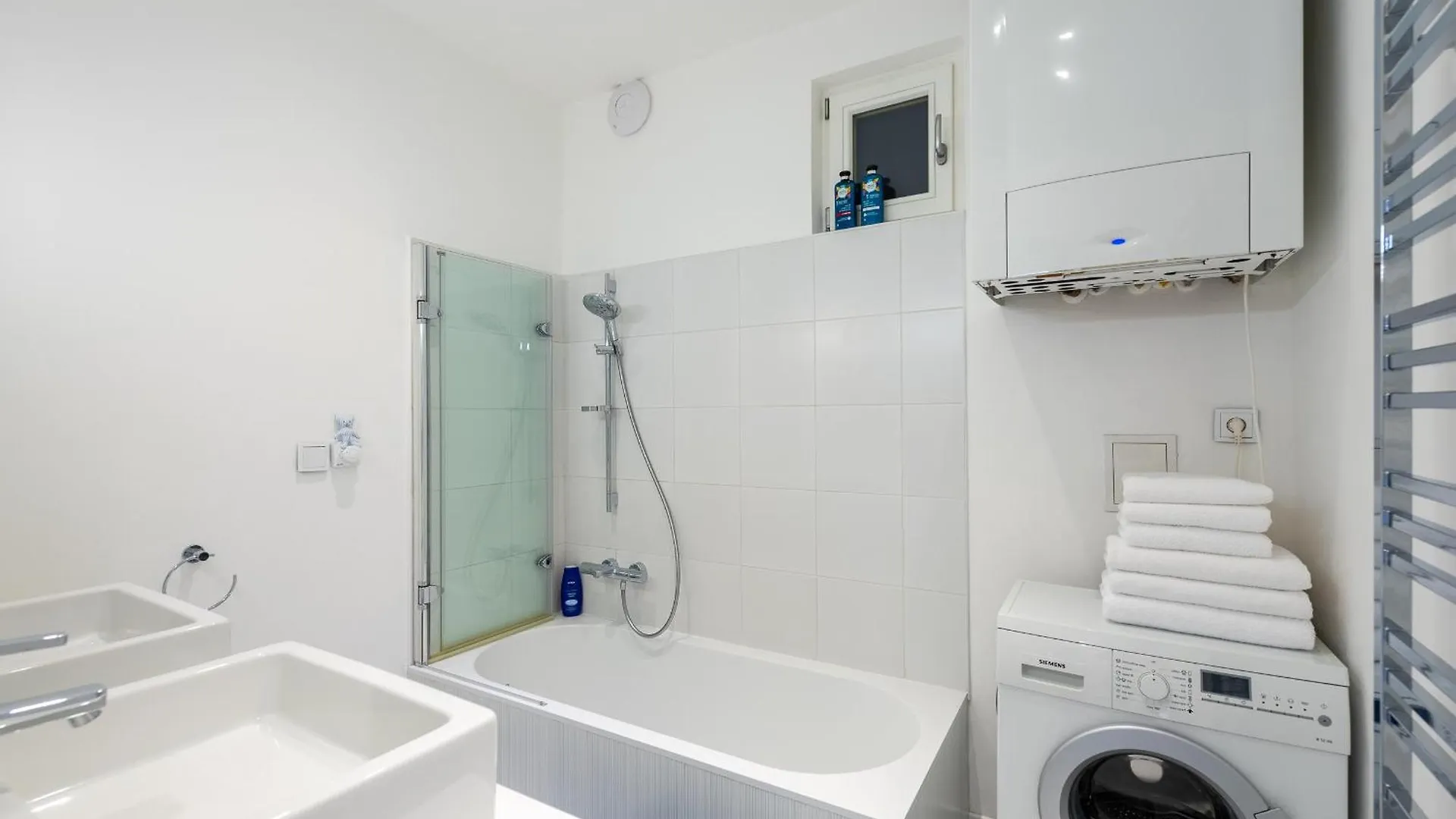 *Sunny And Stylish* Apt With Balcony Near Tv Tower Praga 0*,