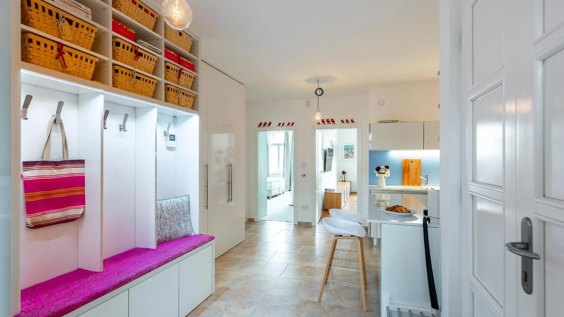 *Sunny And Stylish* Apt With Balcony Near Tv Tower Praga