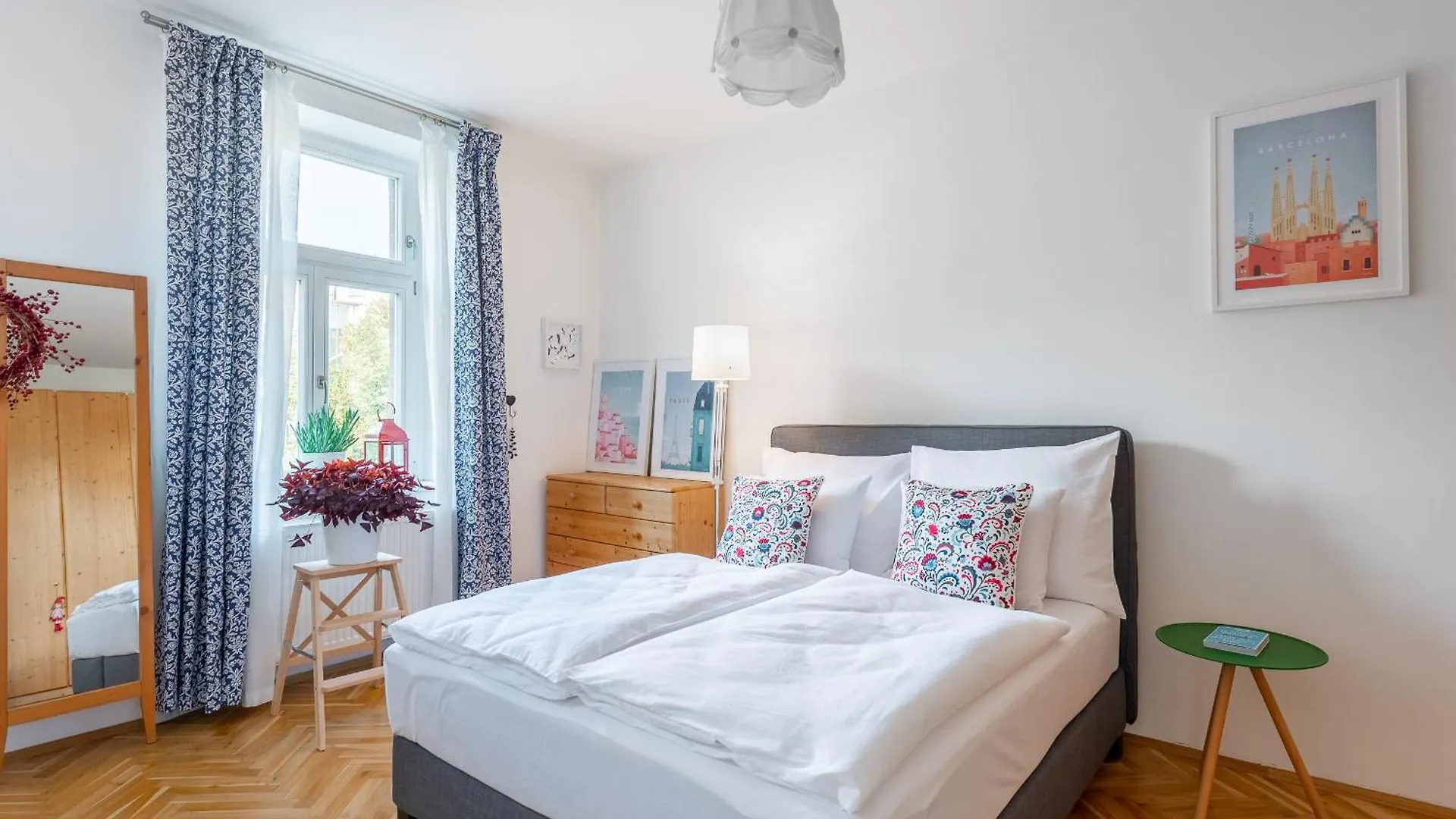 *Sunny And Stylish* Apt With Balcony Near Tv Tower Praga 0*,